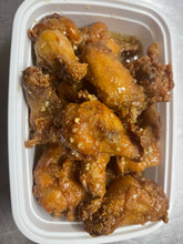 Load image into Gallery viewer, Crispy Chicken Wings 12 pieces
